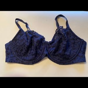 Victoria Secret Lace Underwire Bra. Size 38DD.